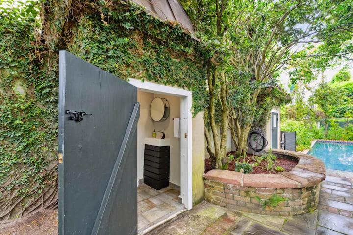 Serene Cottage With Beautiful Garden And Heated Pool Charleston Eksteriør bilde